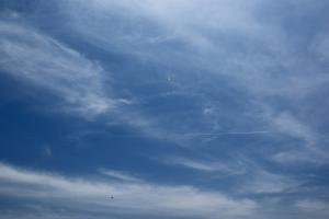 ひこうき雲と凧